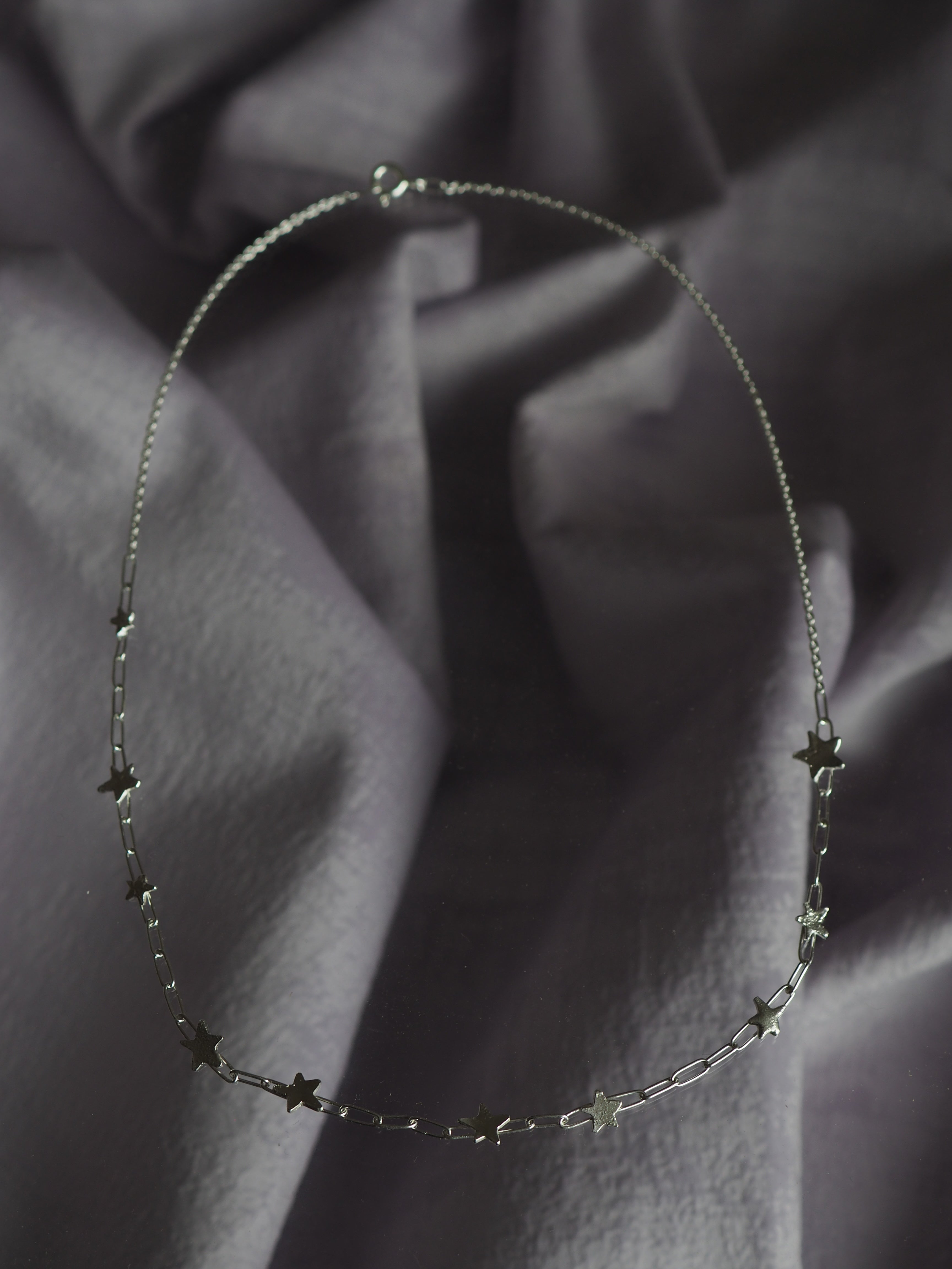 Collier court parsemé d'étoiles ✨