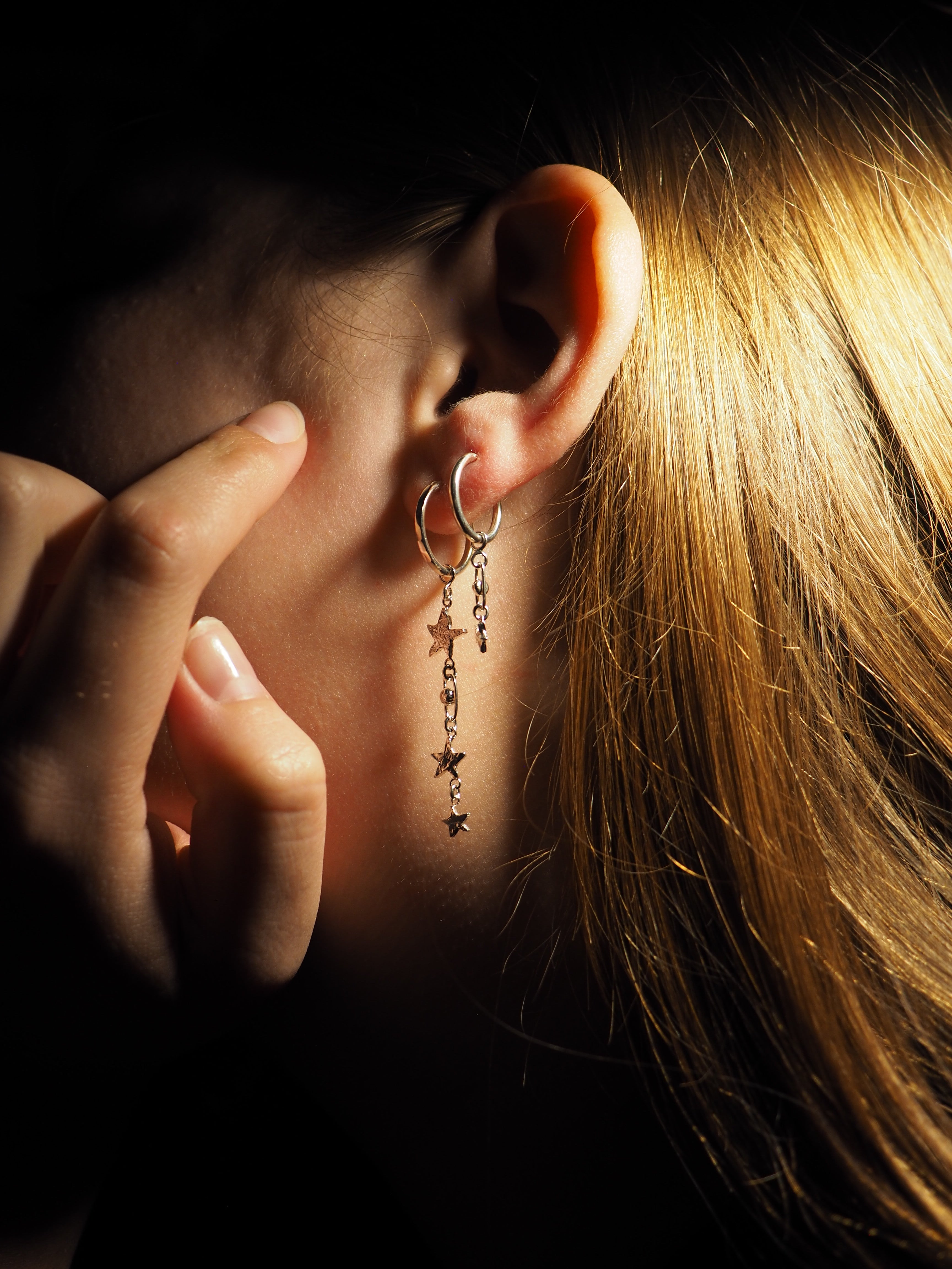 Boucles d’oreilles anneaux clips facettés ✨