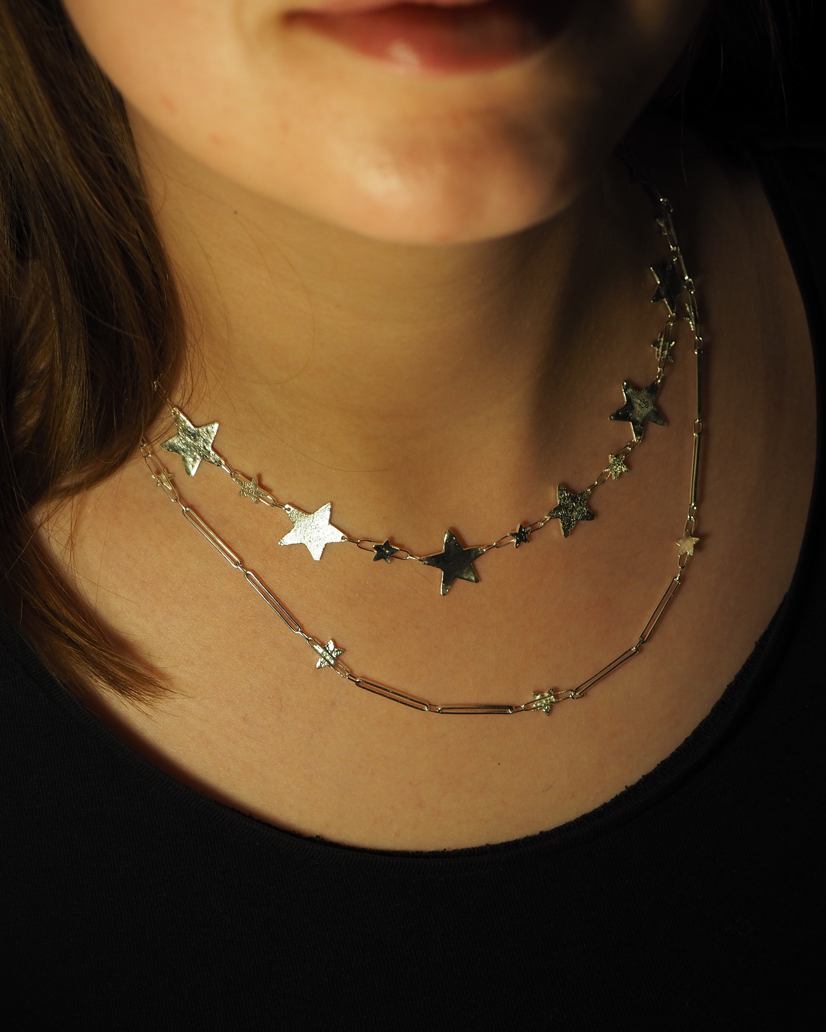 Collier constellé de petites et grandes étoiles✨