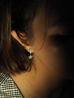 Boucles d’oreilles plates ponctuées d’une étoile ✨