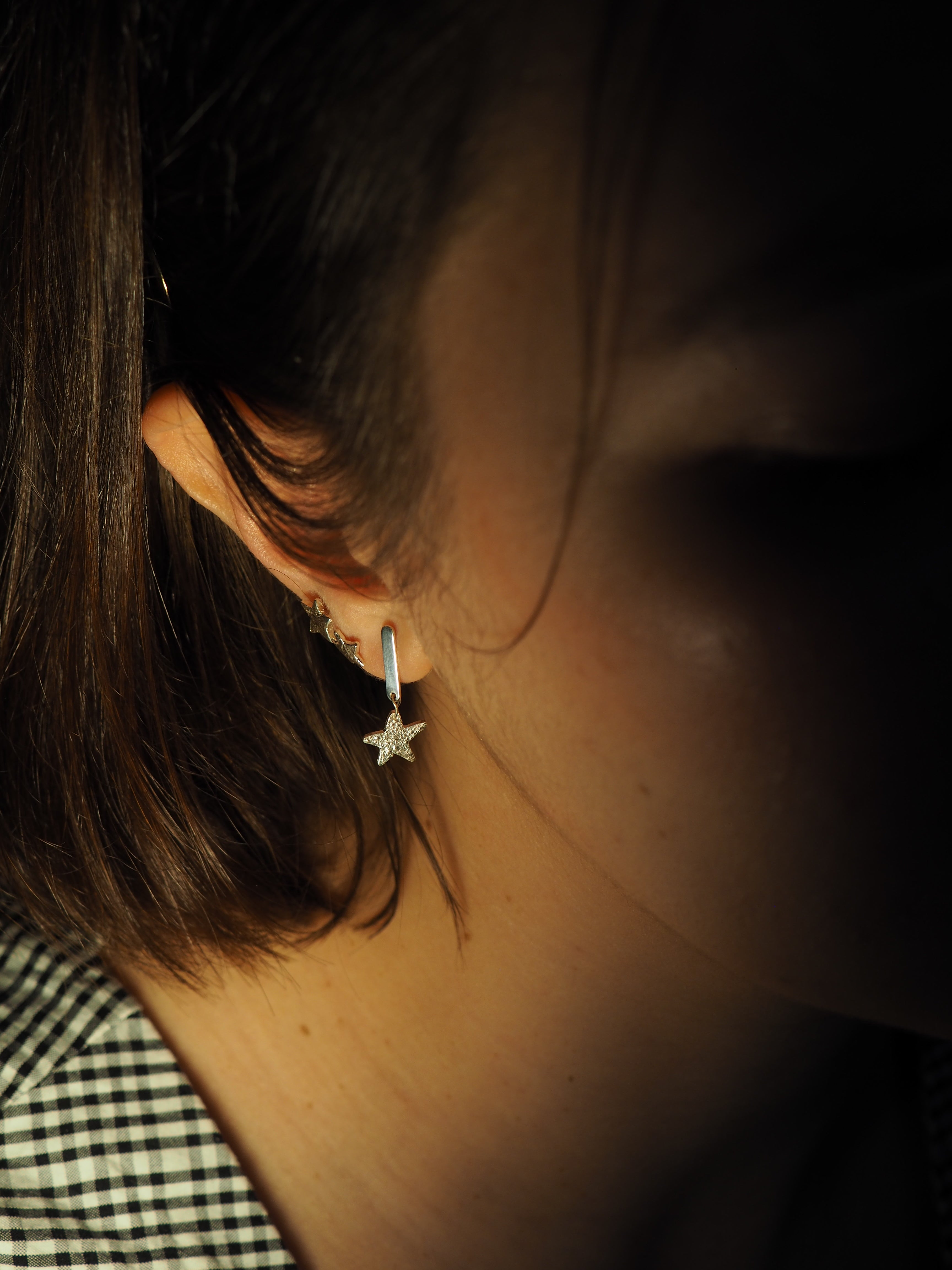 Boucles d’oreilles plates ponctuées d’une étoile ✨