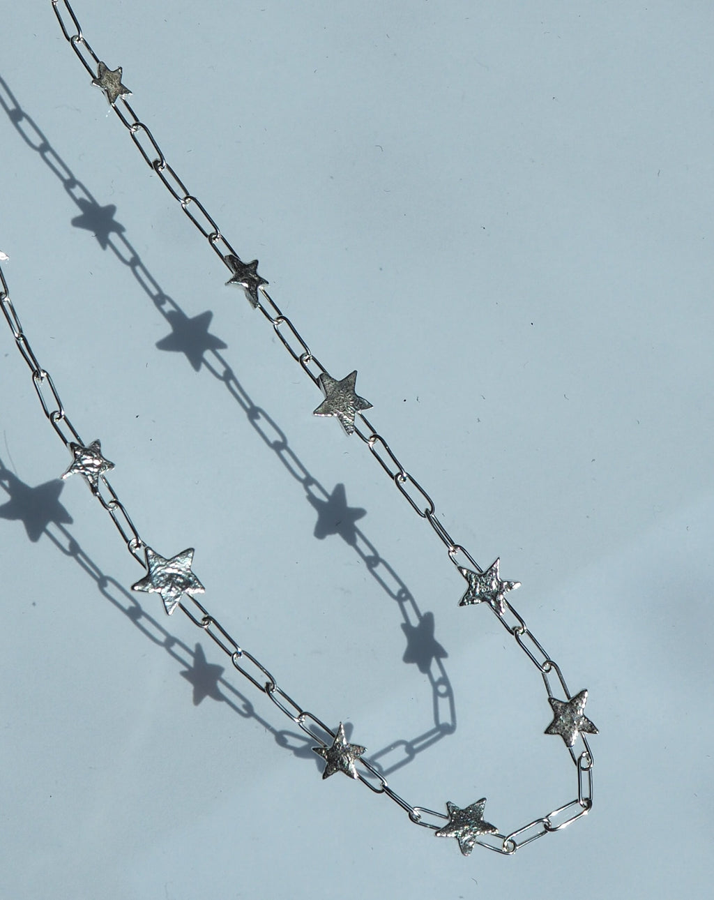 Collier court parsemé d'étoiles ✨