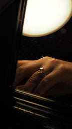 Bague ouverte texturée et ornée de deux étoiles ✨